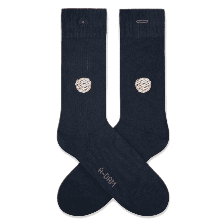Socken mit Stickerei