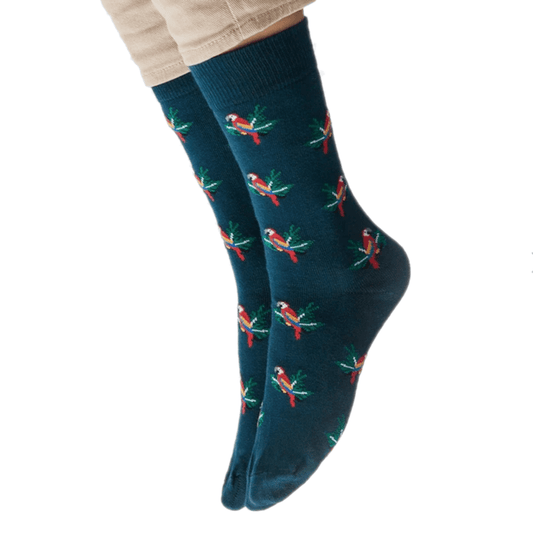 Socken mit eingestrickten Papageien
