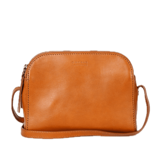 Emily mit Lederriemen