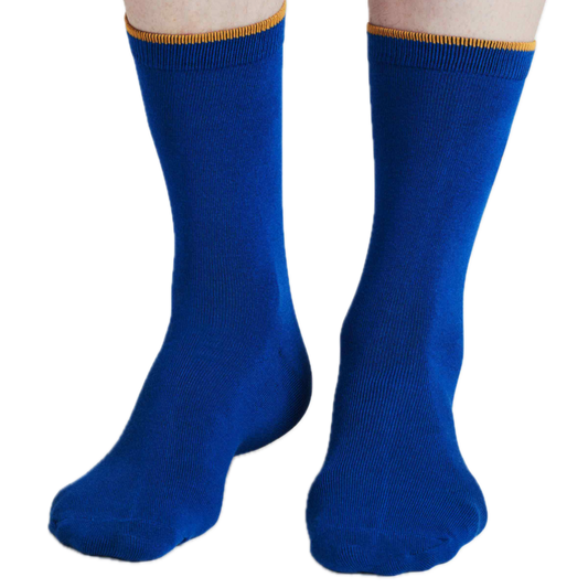 Socken mit eingestricktem Gartenzwerg