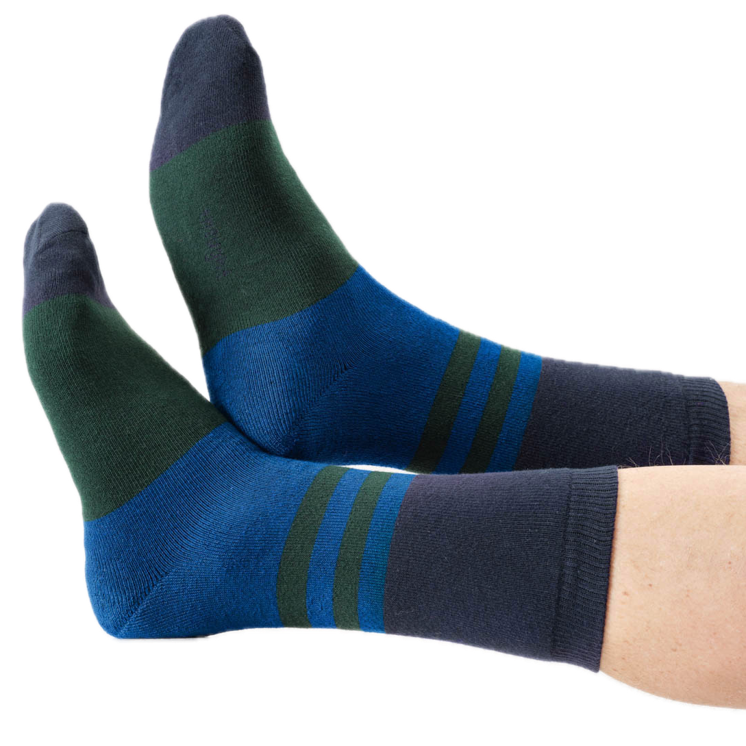 dicke Socken mit eingestrickten Blockstreifen
