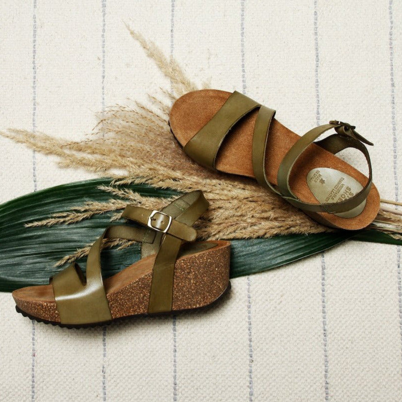 Jill Sandale mit Korkplateau