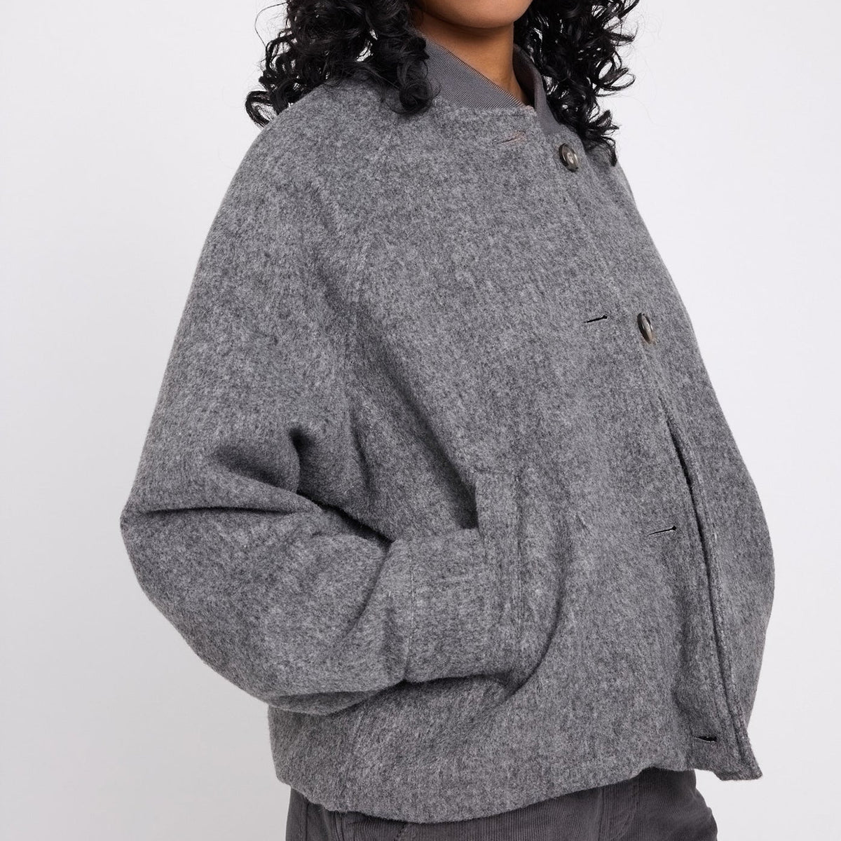 Bomber-Jacke aus recykeltem Plastik