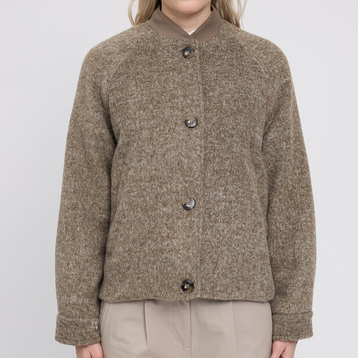 Bomber-Jacke aus recykeltem Plastik