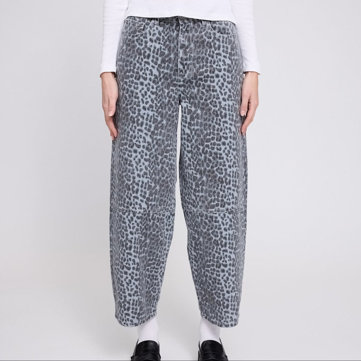 Leo-Barrel-Jeans