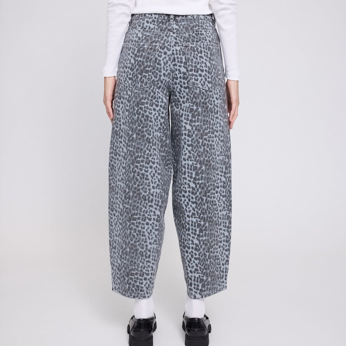 Leo-Barrel-Jeans