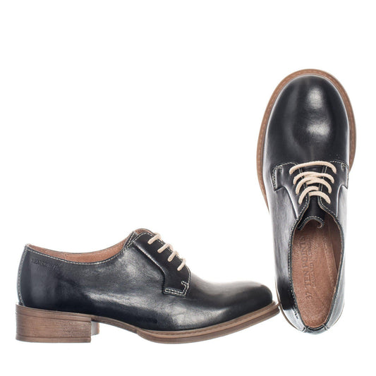Schnürschuhe aus vegetabil gegerbtem Leder