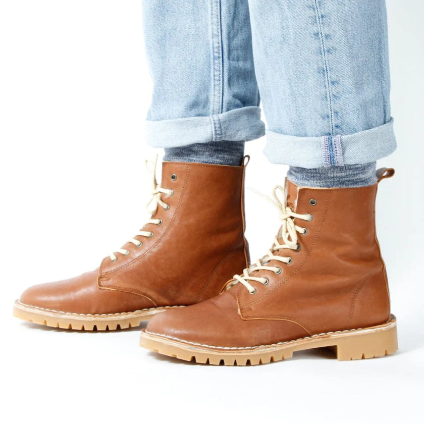 Asta, Woll-Schnürboots