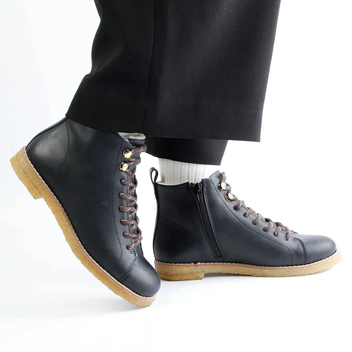 Dara, Woll-Schnürboots