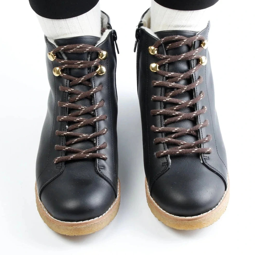 Dara, Woll-Schnürboots