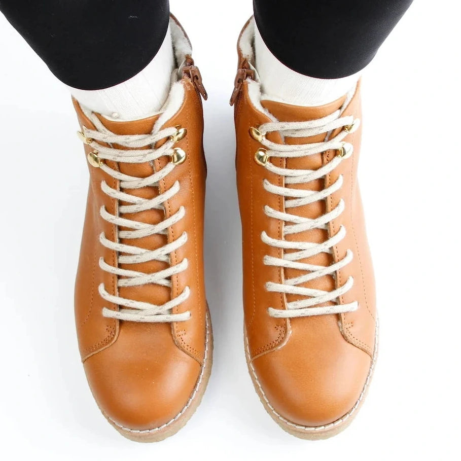 Dara, Woll-Schnürboots