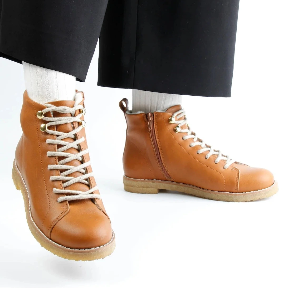 Dara, Woll-Schnürboots