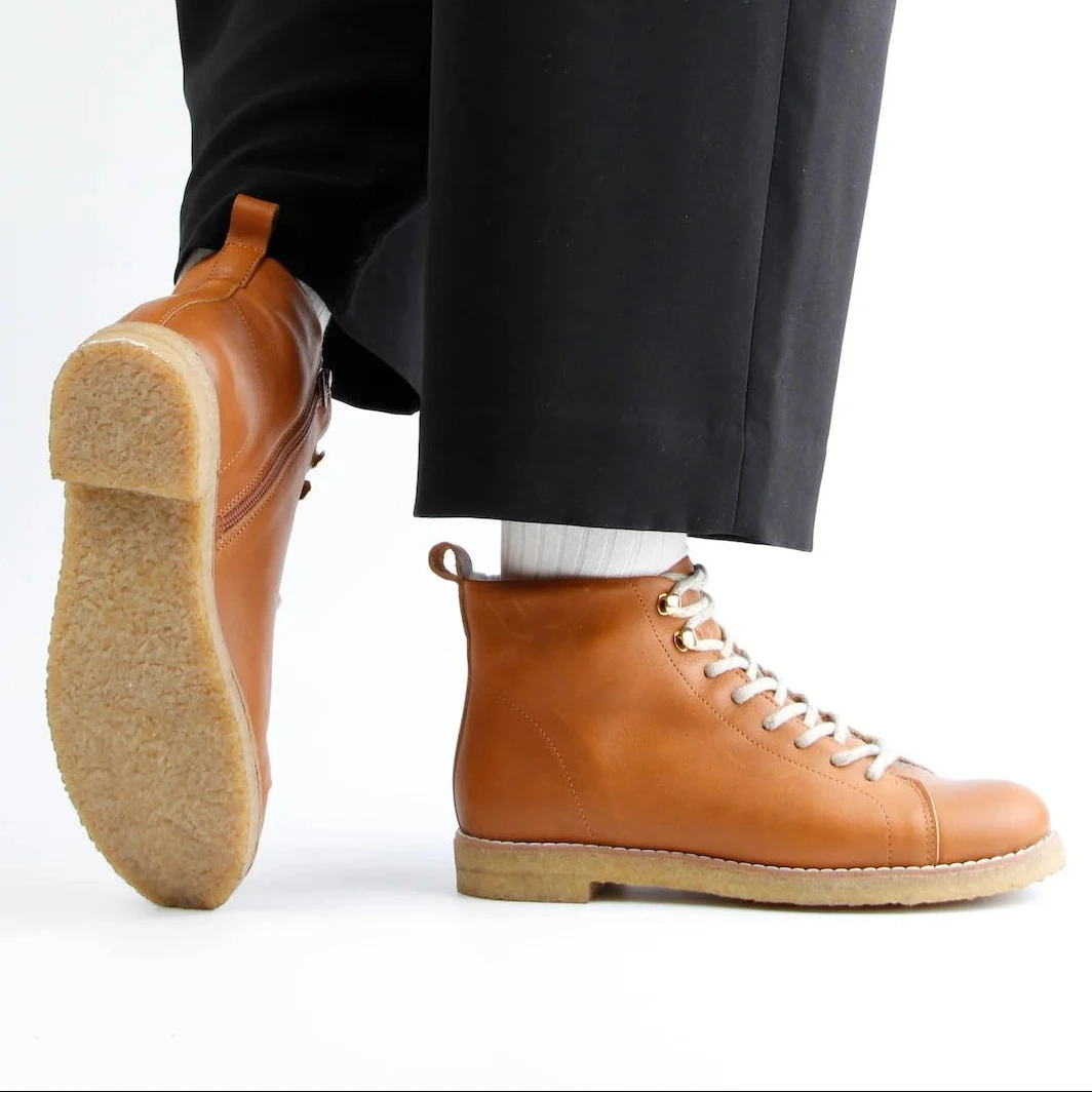 Dara, Woll-Schnürboots