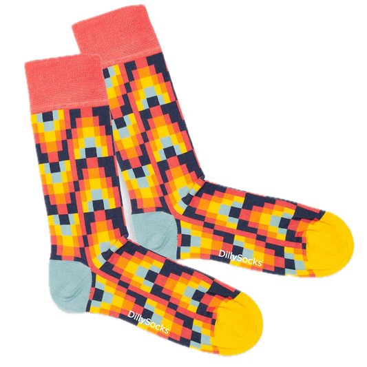 Socken mit Feuer-Pixel-Musterl