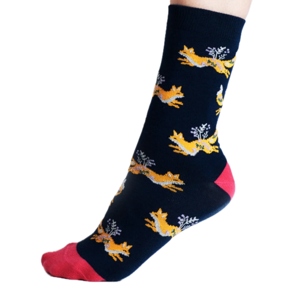 Socken mit eingestrickten Füchsen