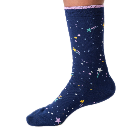 Socken mit eingestrickten Monden und Sternen