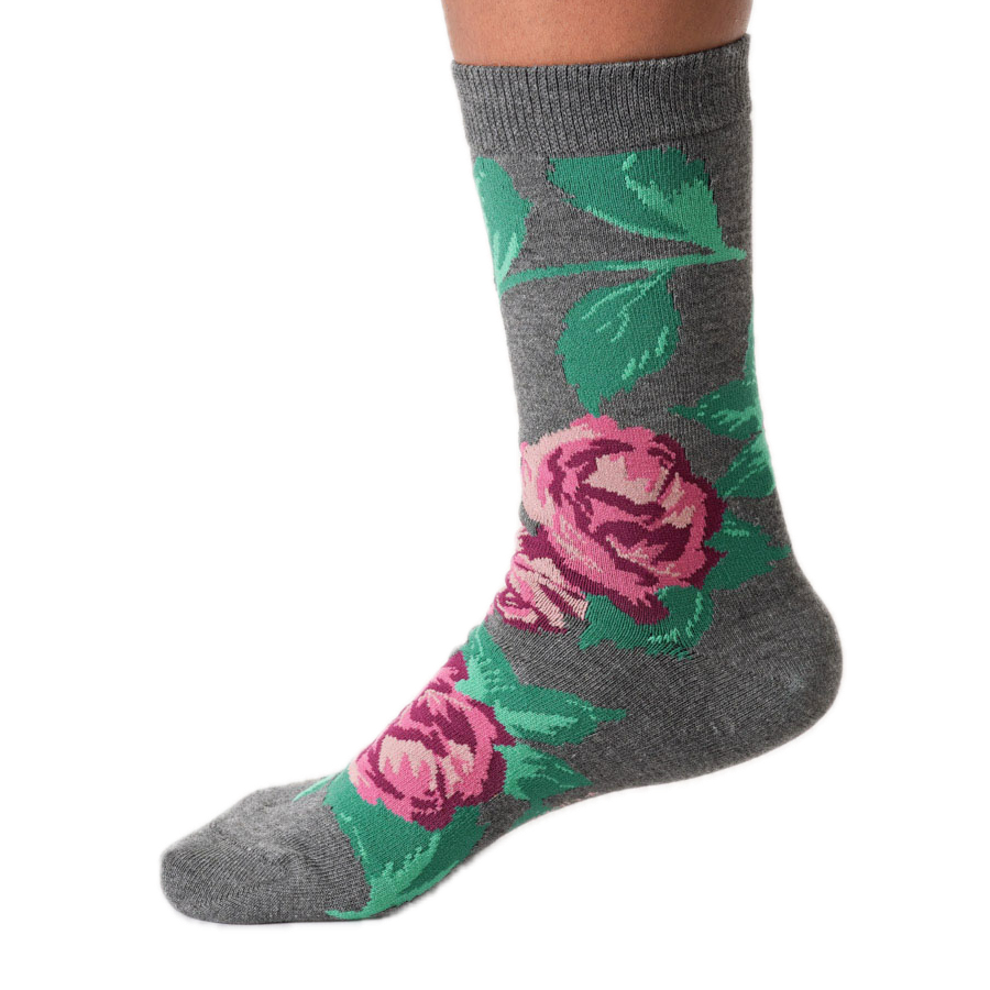 Socken mit eingestrickten Rosen