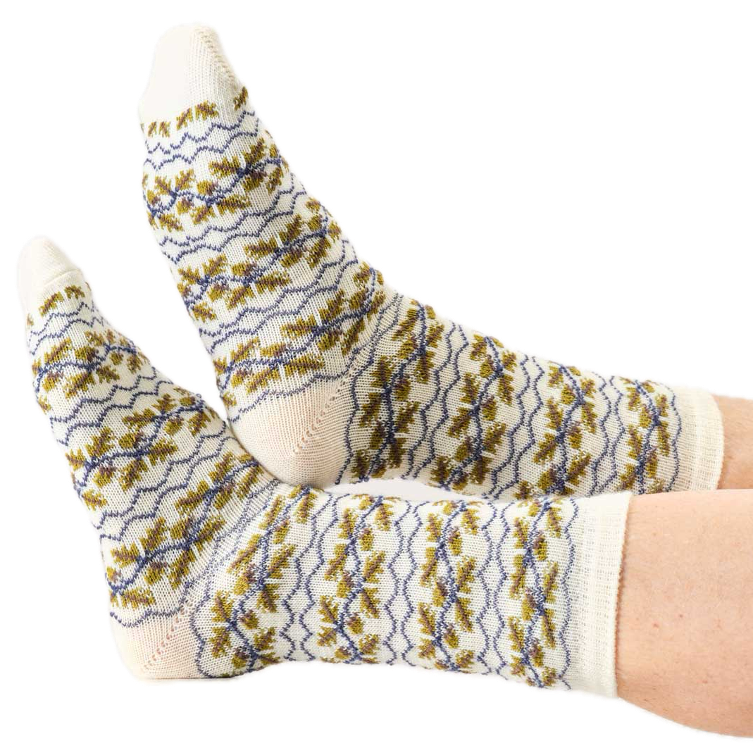 warme Socken mit Blätter-Muster