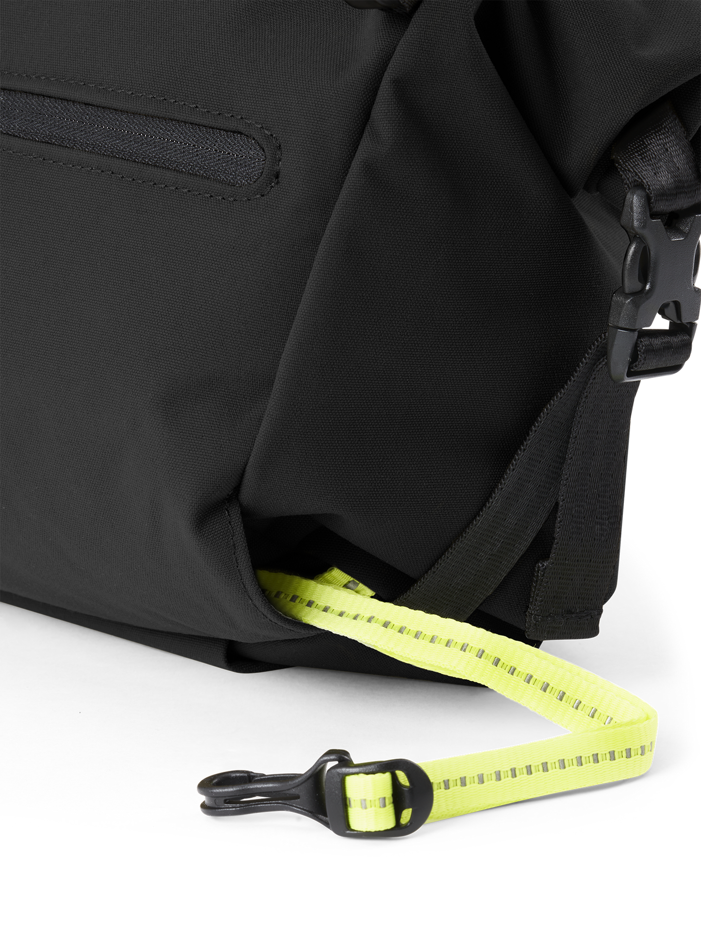 AKSEL multifunctional bag with reflector strip