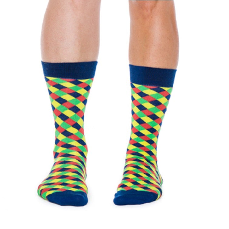 Socken mit eingestrickten Mustern