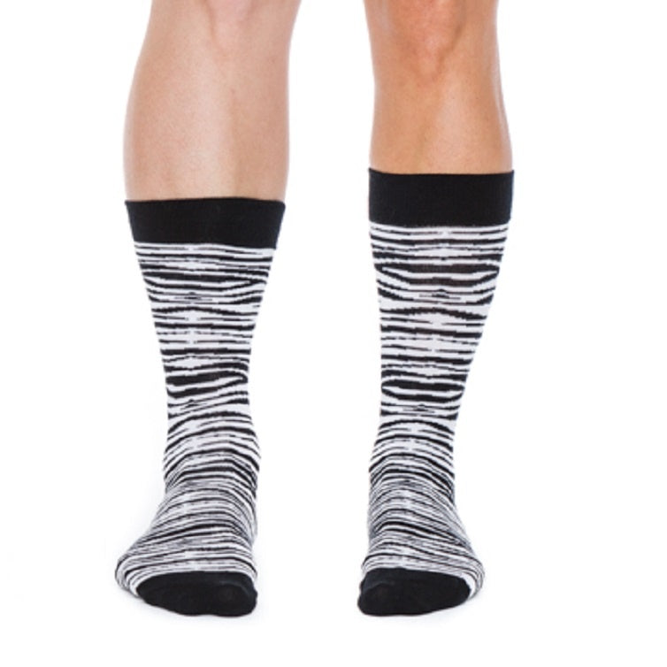 Socken mit eingestrickten Mustern