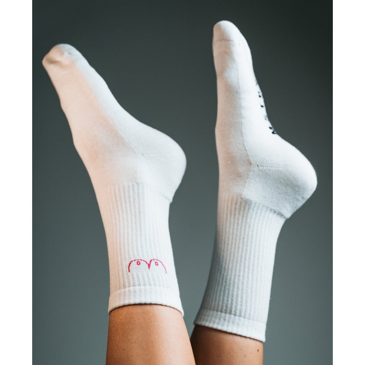 MSTRY Socken mit eingestricktem Statement