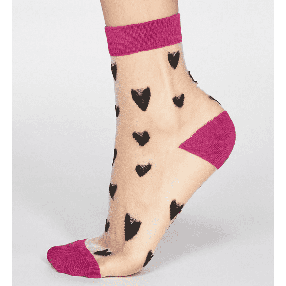 transparente Socken mit Herzchen
